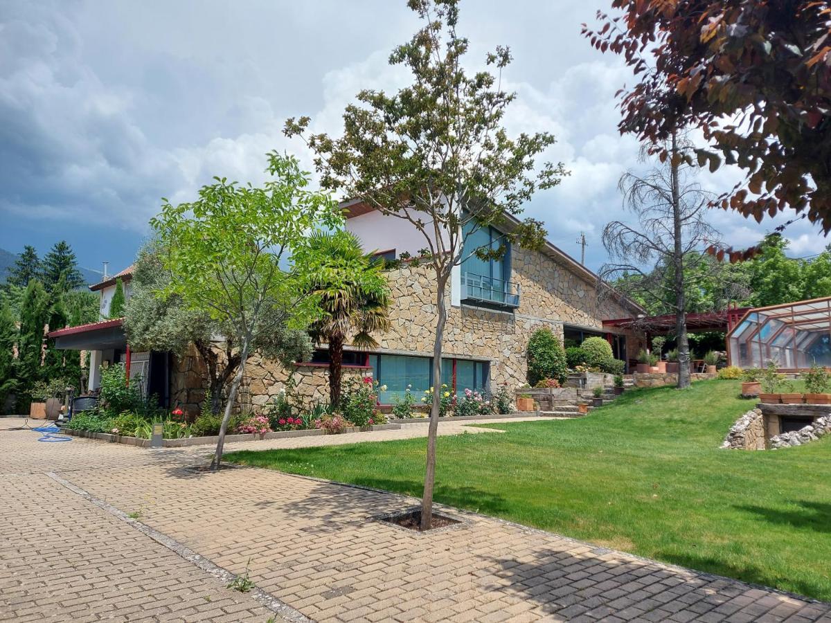 Fantástica vivienda con amplio jardín y piscina Vila Cercedilla Exterior foto