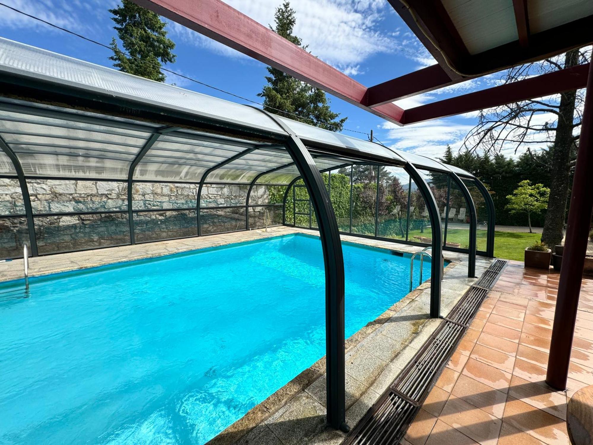 Fantástica vivienda con amplio jardín y piscina Vila Cercedilla Exterior foto
